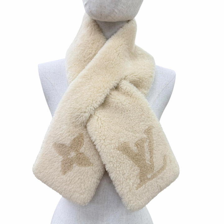 Excellent LOUIS VUITTON Monogram Shearling Scarf LV logo shearling Sheep M92894