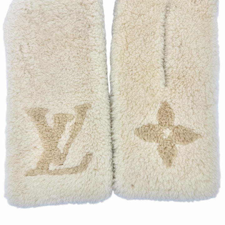 Excellent LOUIS VUITTON Monogram Shearling Scarf LV logo shearling Sheep M92894