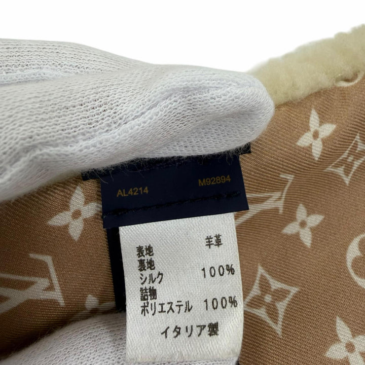 Excellent LOUIS VUITTON Monogram Shearling Scarf LV logo shearling Sheep M92894