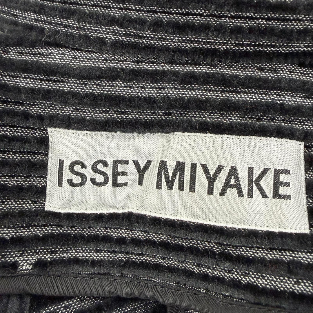 Pristine ISSEY MIYAKE coat Pleated Switching Design Black series 2 IM64-FA512