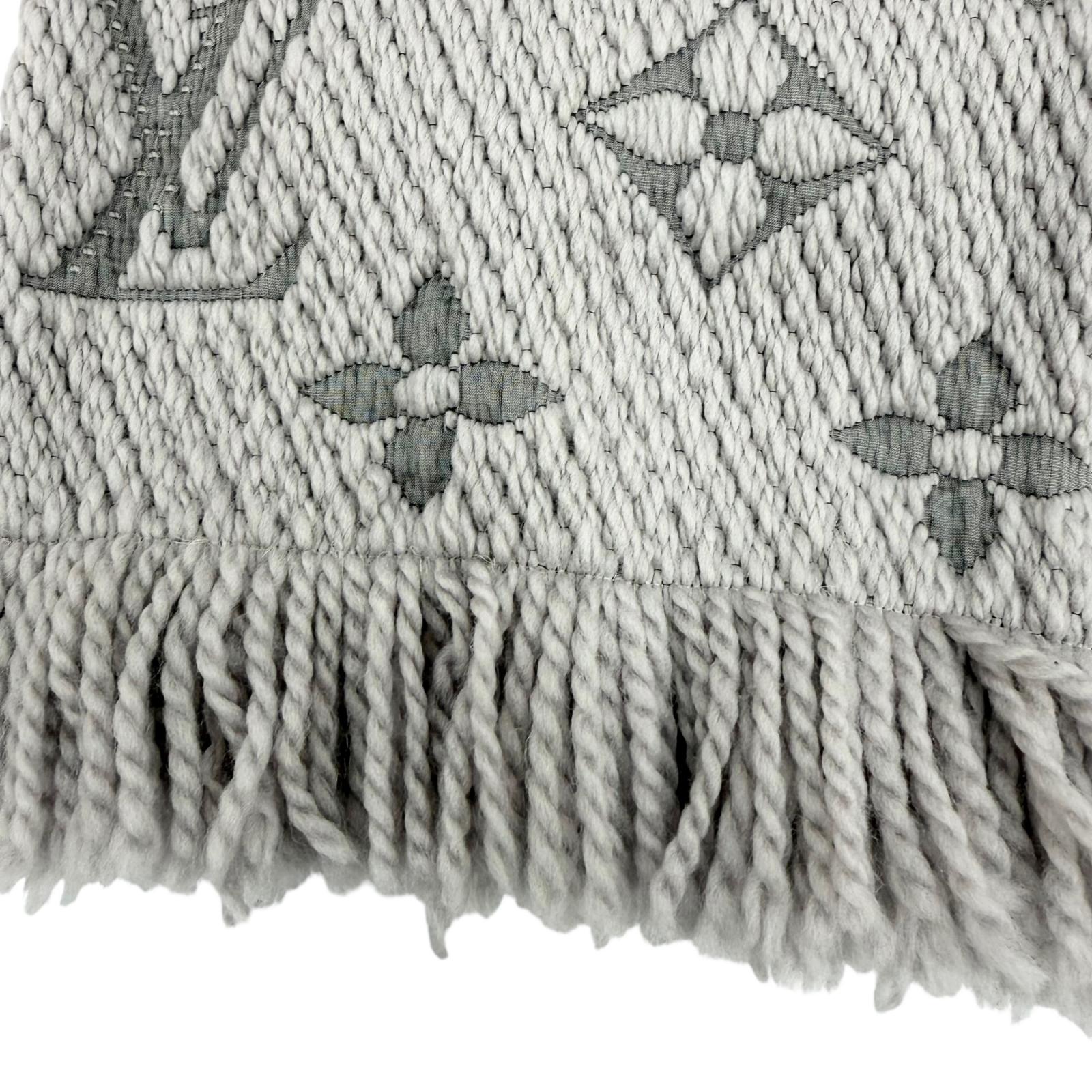 Great LOUIS VUITTON Scarf Escalp Logo Mania fringe wool Women
