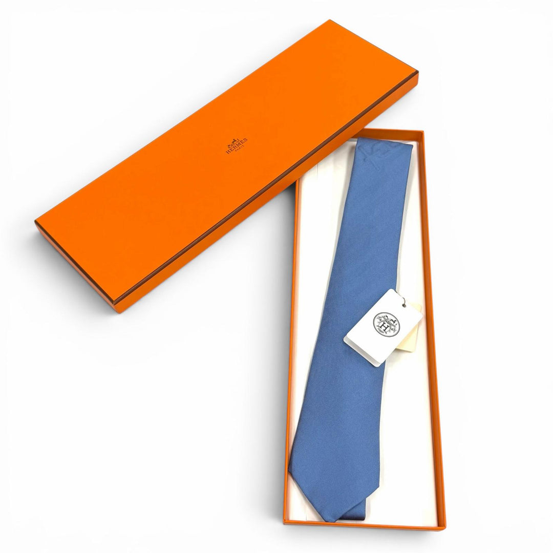 Pristine HERMES tie H logo Chaine d'Ancre embossed silk mens
