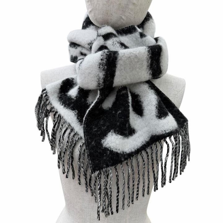 Excellent CHANEL Scarf COCO Mark Logo Design Fringe white cashmere Women AAA478