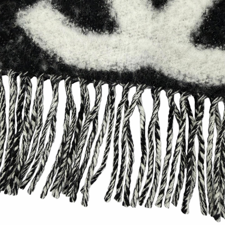 Excellent CHANEL Scarf COCO Mark Logo Design Fringe white cashmere Women AAA478