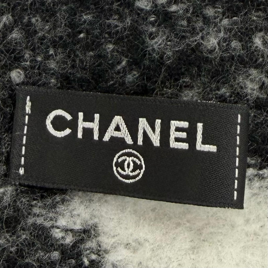 Excellent CHANEL Scarf COCO Mark Logo Design Fringe white cashmere Women AAA478