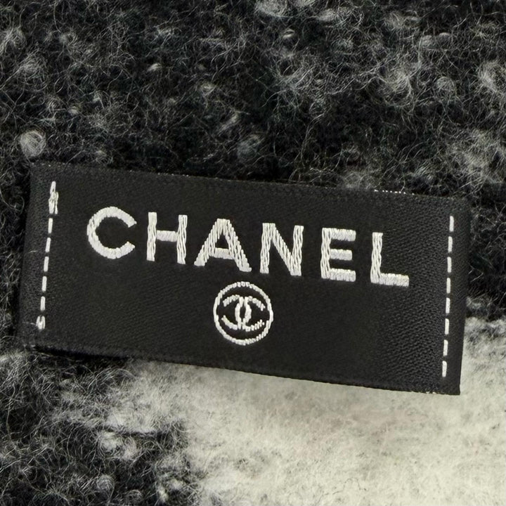 Excellent CHANEL Scarf COCO Mark Logo Design Fringe white cashmere Women AAA478