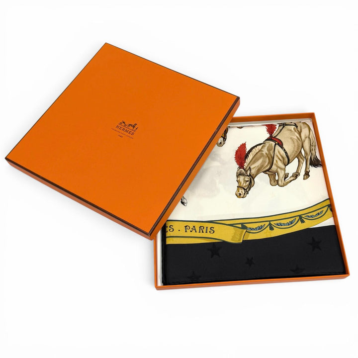 Excellent HERMES scarf EN PISTE on stage white silk Women