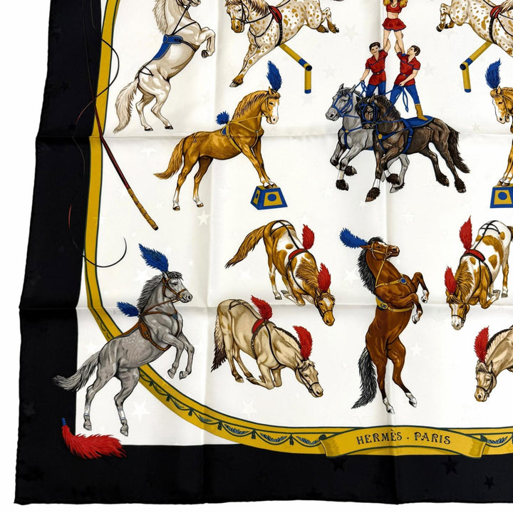 Excellent HERMES scarf EN PISTE on stage white silk Women