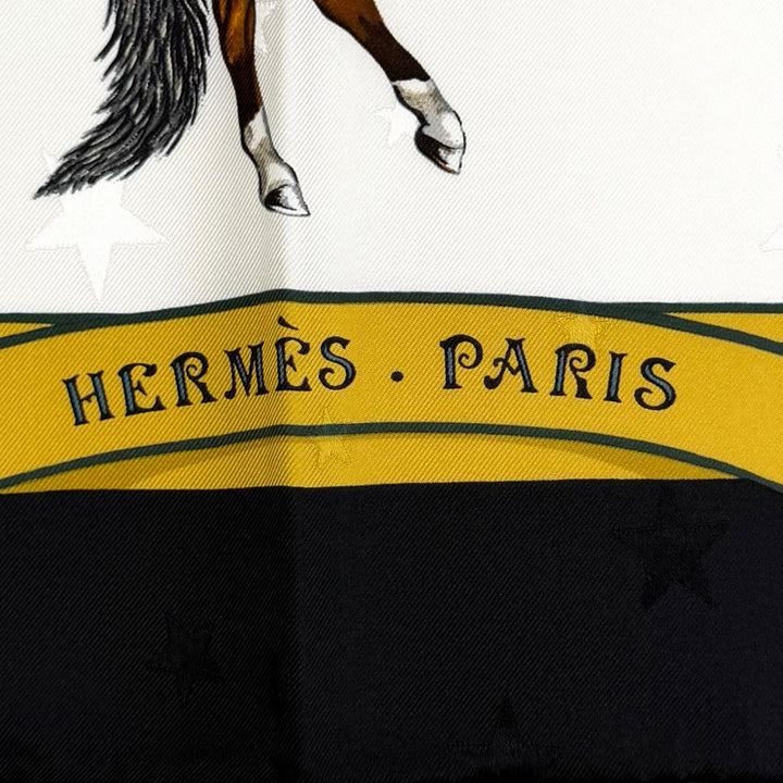 Excellent HERMES scarf EN PISTE on stage white silk Women