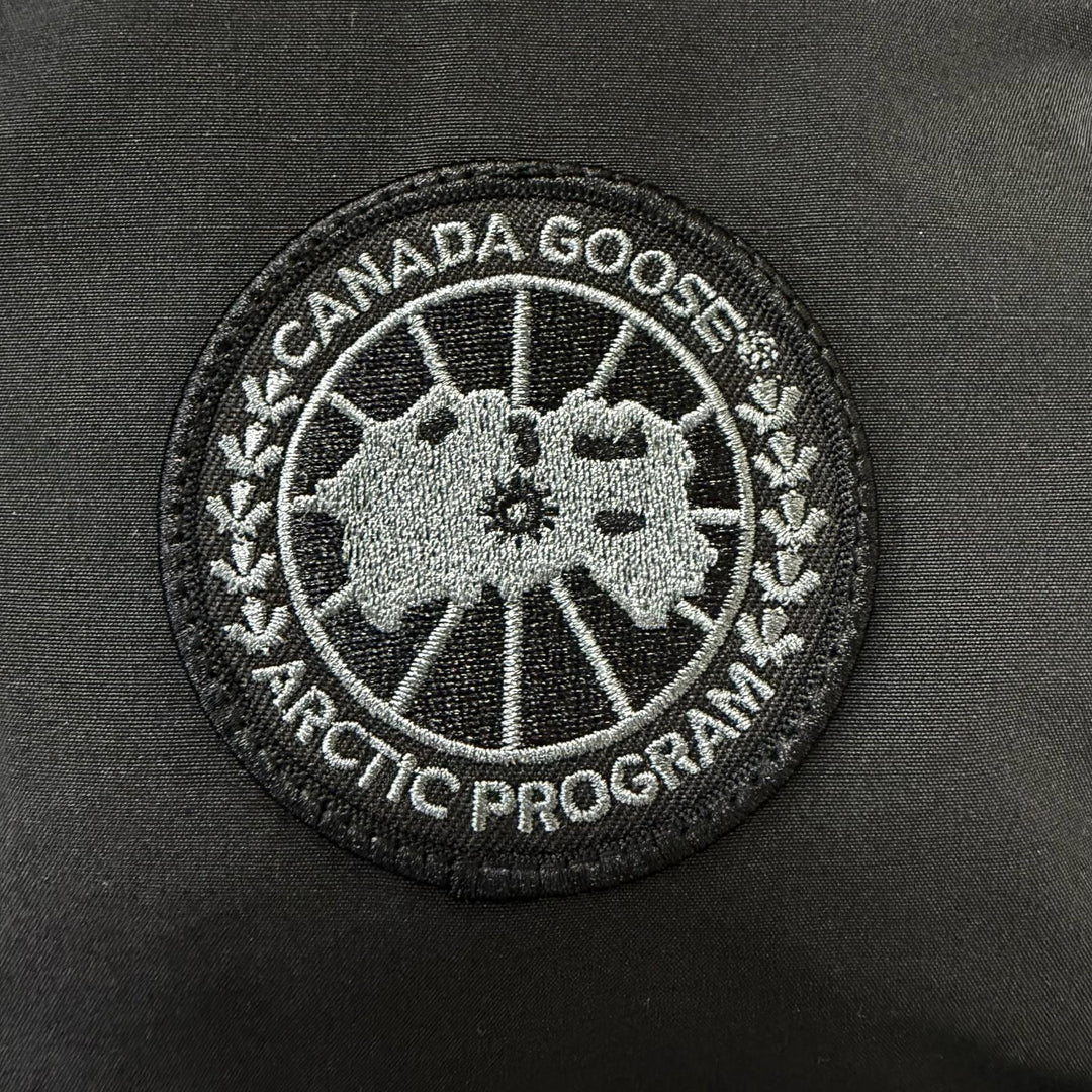 Great CANADA GOOSE Down vest GARSON VEST black polyester mens M 2081MB