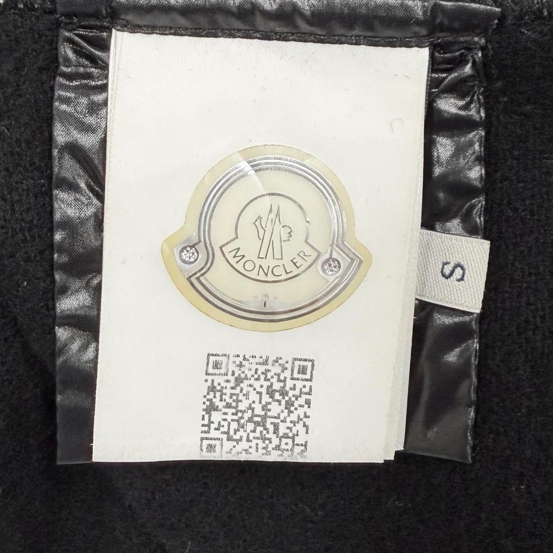 Great MONCLER poncho MANTELLA black Nylon Women S