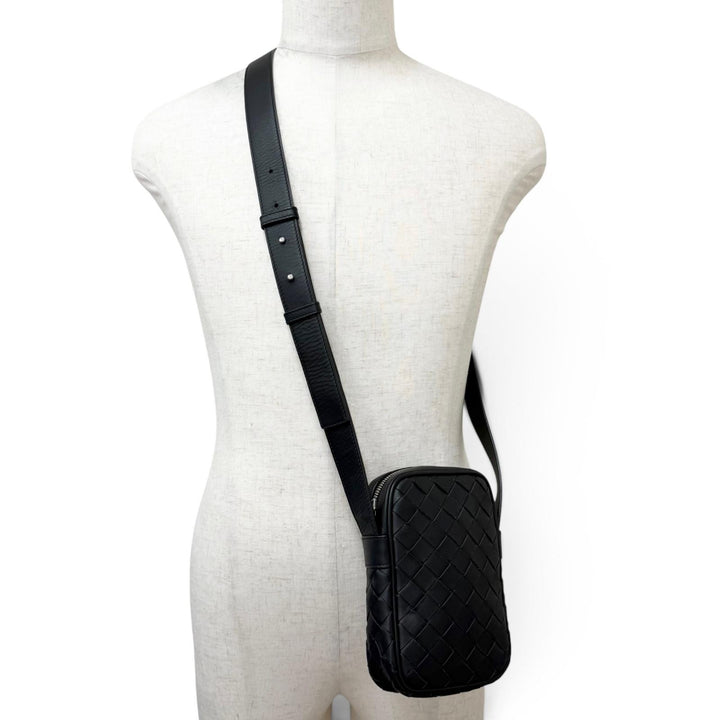 Great BOTTEGAVENETA Shoulder Bag INTRECCIATO Phone Pouch black leather