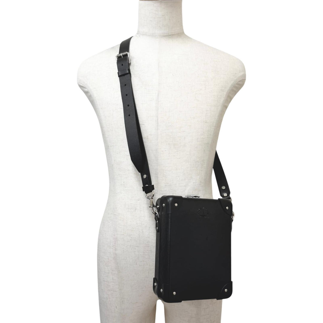 Pristine GLOBE TROTTER Shoulder Bag Centenary Messenger case black vulcan fiber