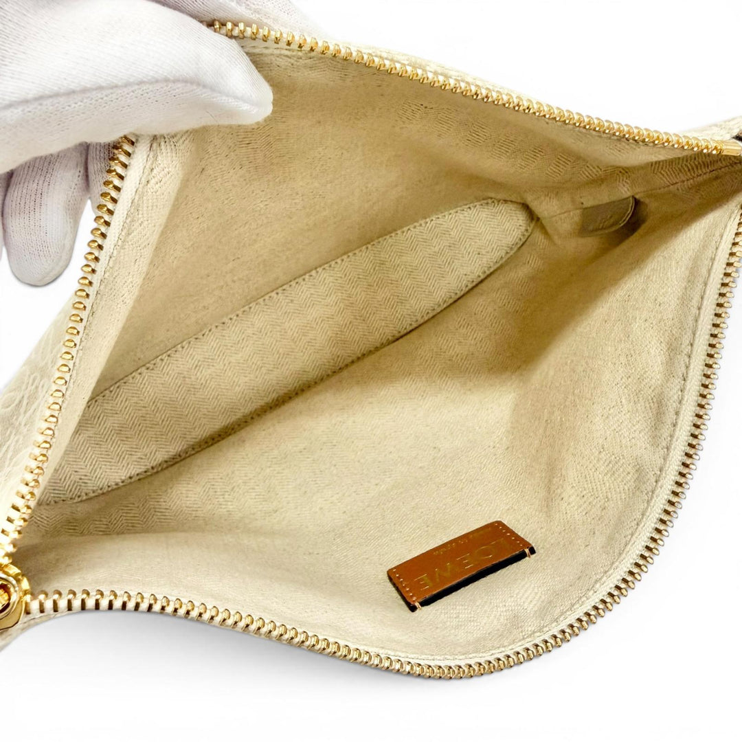 Great LOEWE Clutch bag OBLONG POUCH Anagram logo leather patch C821C63X05