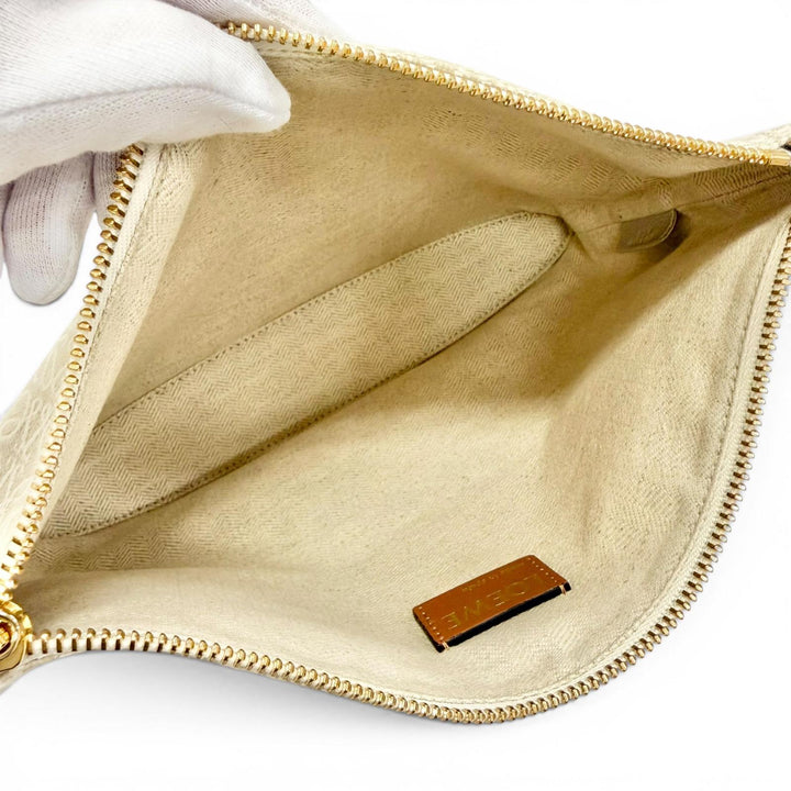 Great LOEWE Clutch bag OBLONG POUCH Anagram logo leather patch C821C63X05