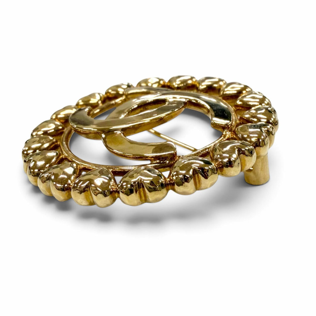 Great CHANEL Brooch COCO Mark Heart Circle gold Women L23P ABA278
