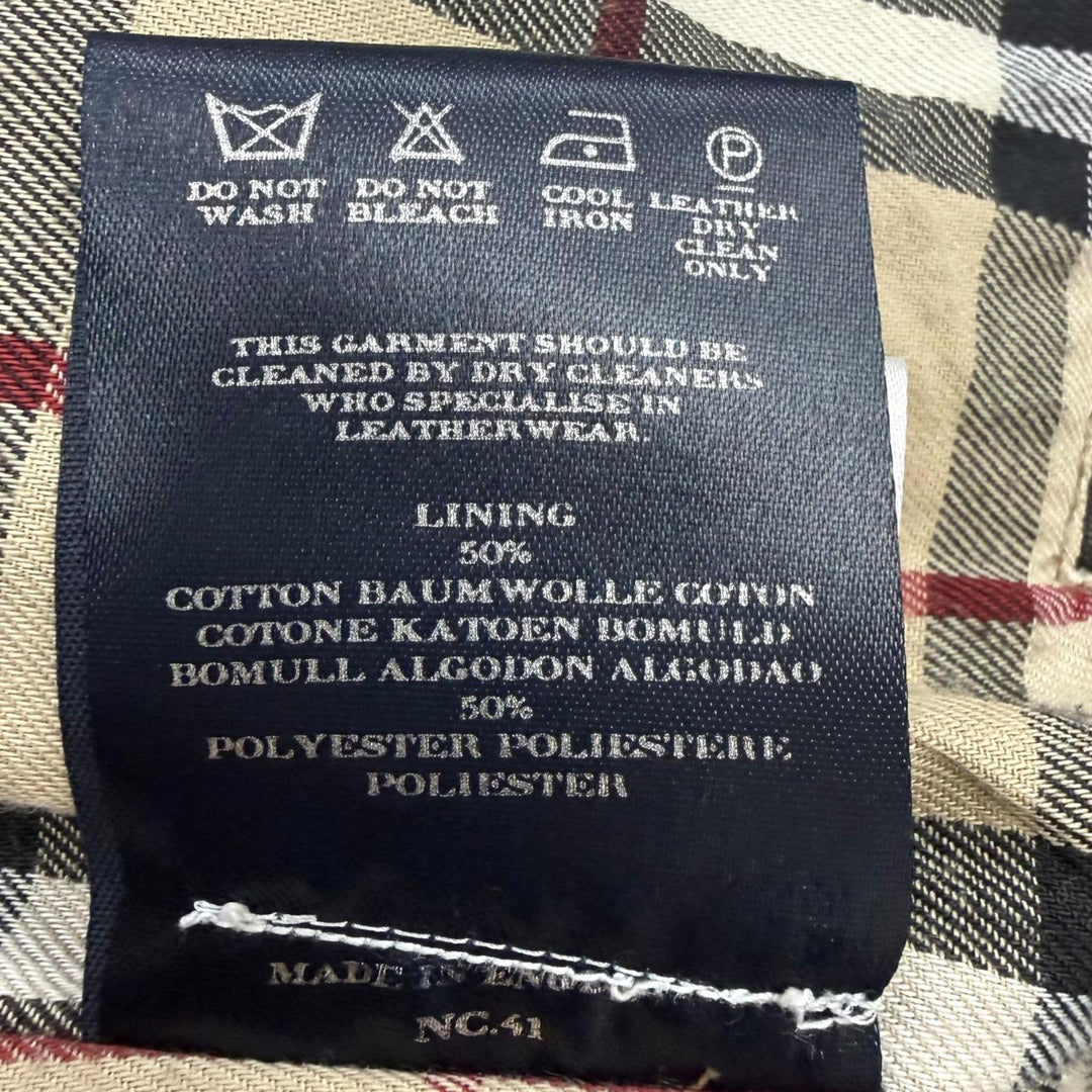 Great BURBERRY LONDON coat Nova check pattern on the back black