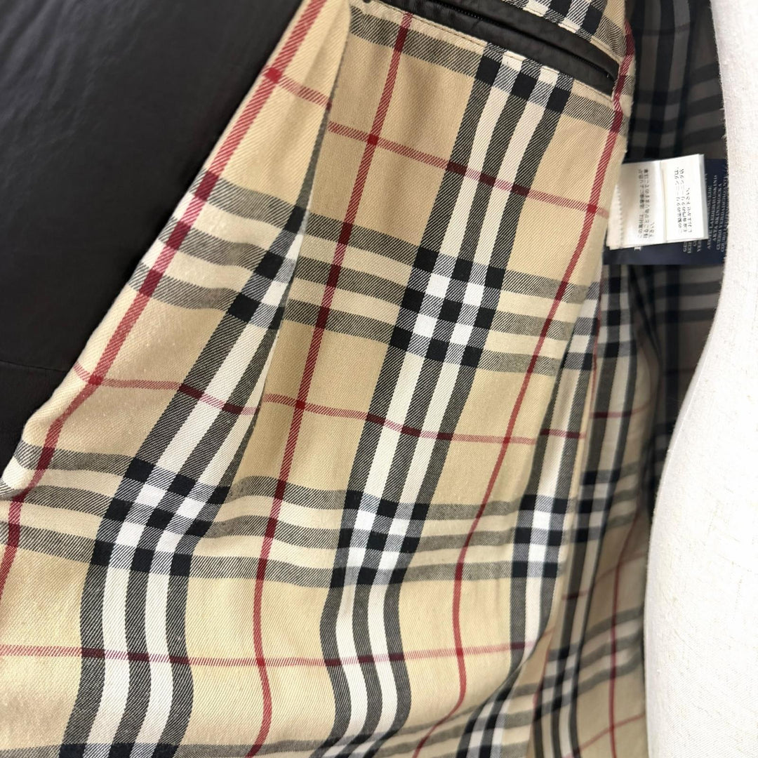 Great BURBERRY LONDON coat Nova check pattern on the back black