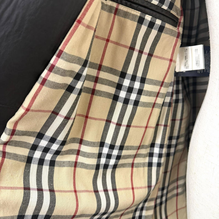 Great BURBERRY LONDON coat Nova check pattern on the back black