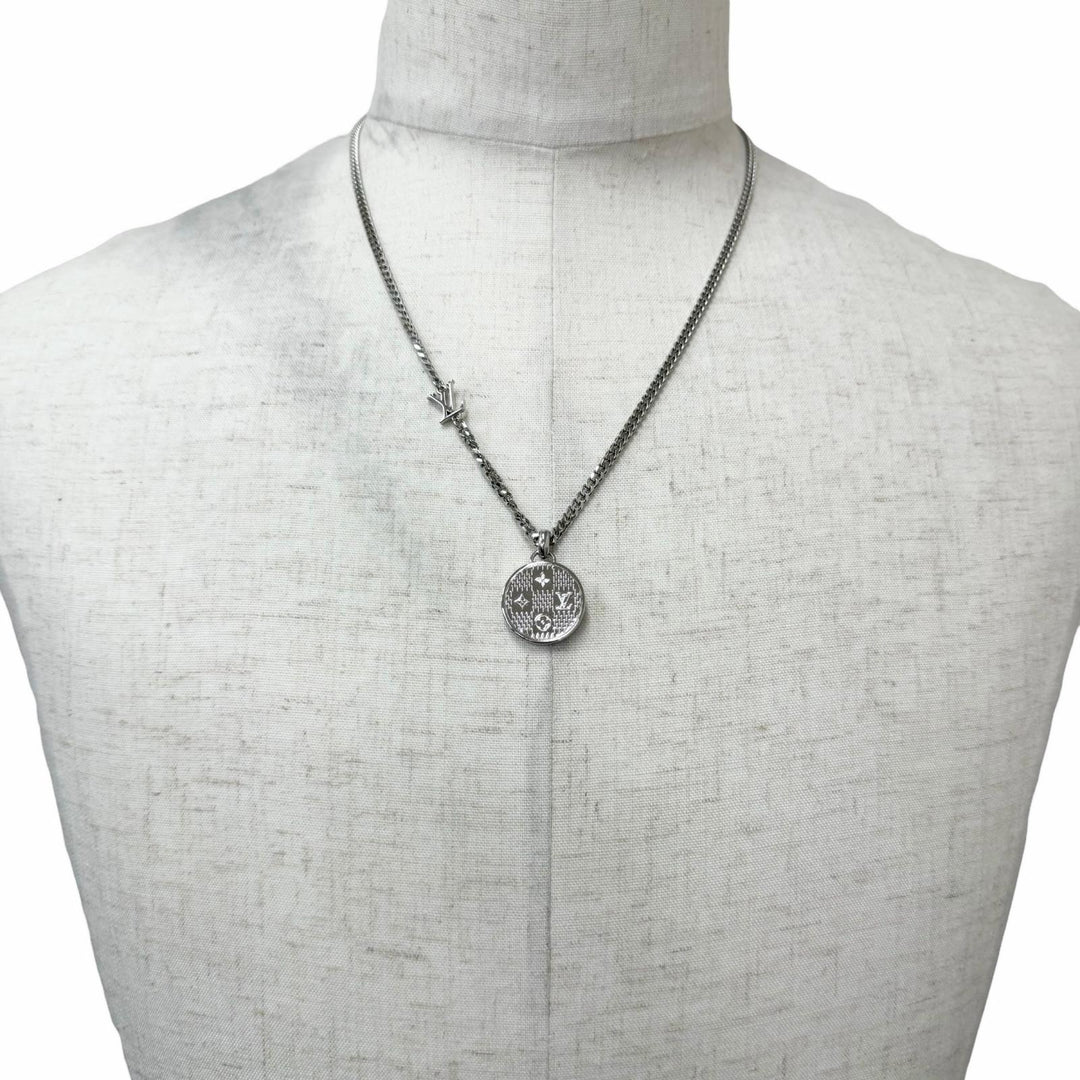 Excellent LOUIS VUITTON Necklace Pendant Damier Staple Silver mens M02446