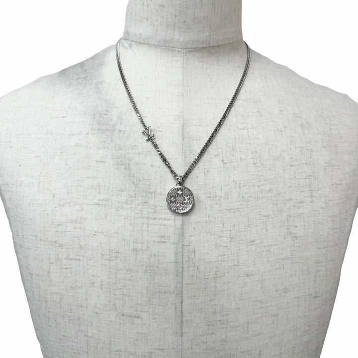 Excellent LOUIS VUITTON Necklace Pendant Damier Staple Silver mens M02446