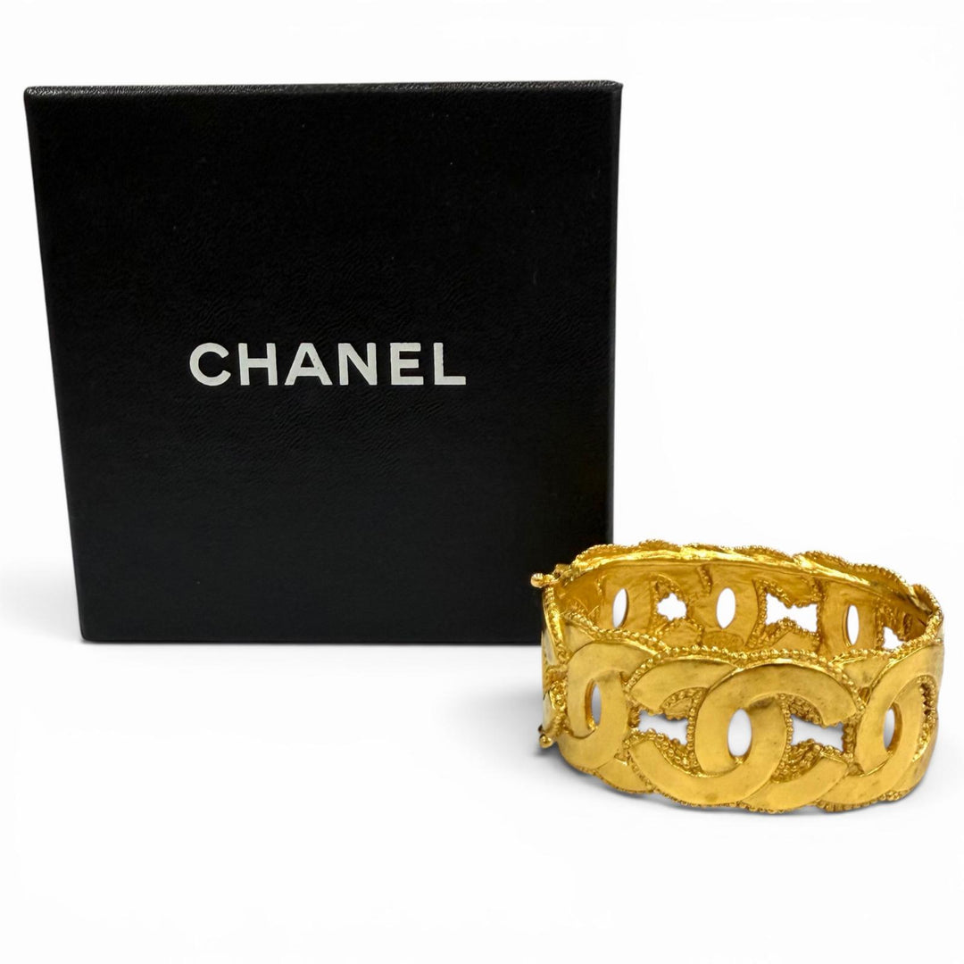 Excellent CHANEL bracelet COCO Mark Gold Bangle gold Women 96A