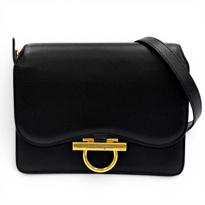 Excellent Salvatore Ferragamo Shoulder Bag Joanne black Calf leather Women