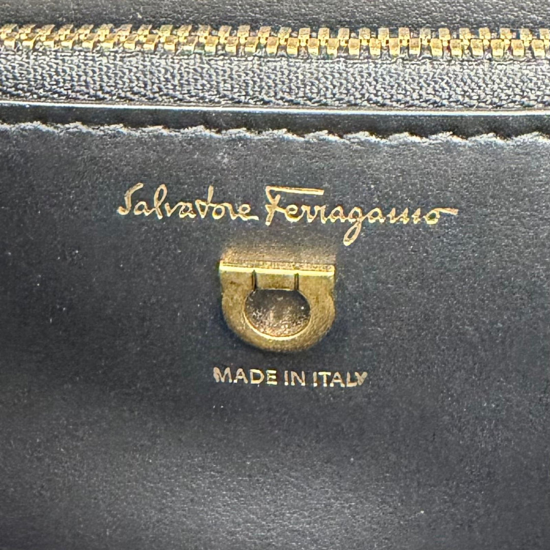 Excellent Salvatore Ferragamo Shoulder Bag Joanne black Calf leather Women