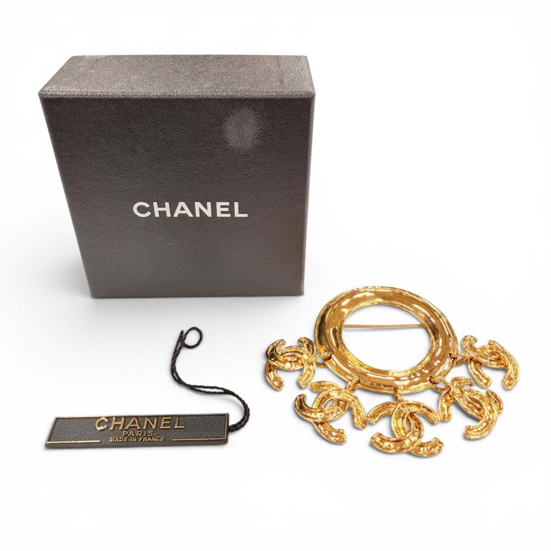 Pristine CHANEL Brooch 5-Link COCO Mark Circle Swing gold Women 94P