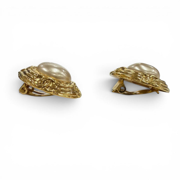 Excellent CHANEL Earring Faux Pearl COCO Mark gold Women 93A