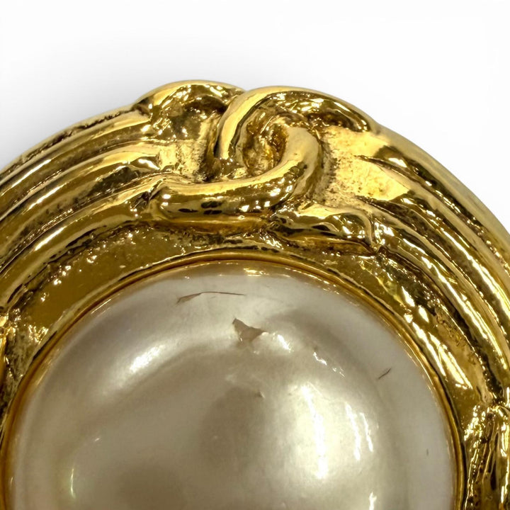 Excellent CHANEL Earring Faux Pearl COCO Mark gold Women 93A