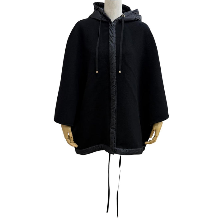 Great MONCLER poncho Logo patch, hooded, color-blocked cape wool J20933G00025