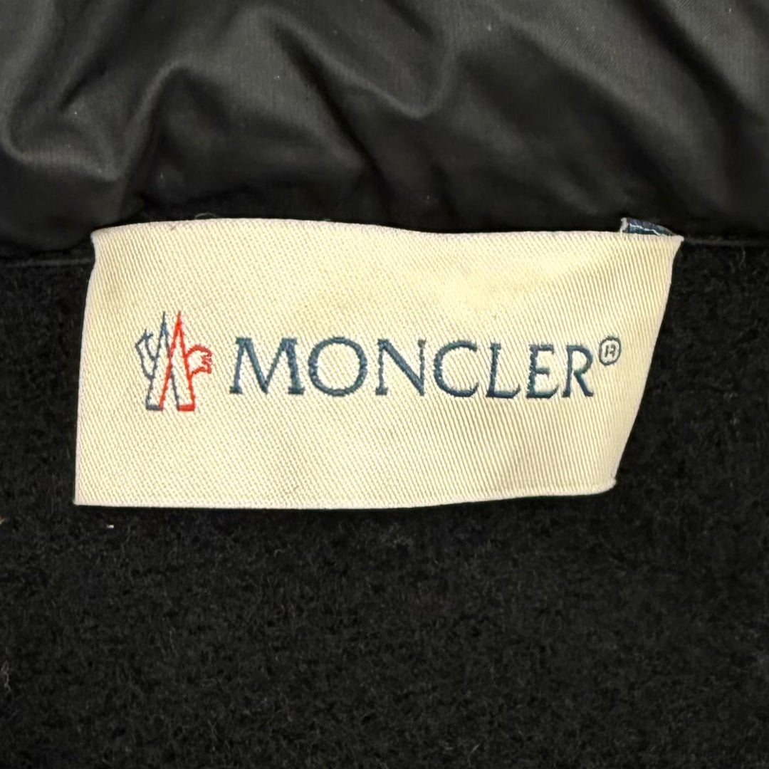 Great MONCLER poncho Logo patch, hooded, color-blocked cape wool J20933G00025