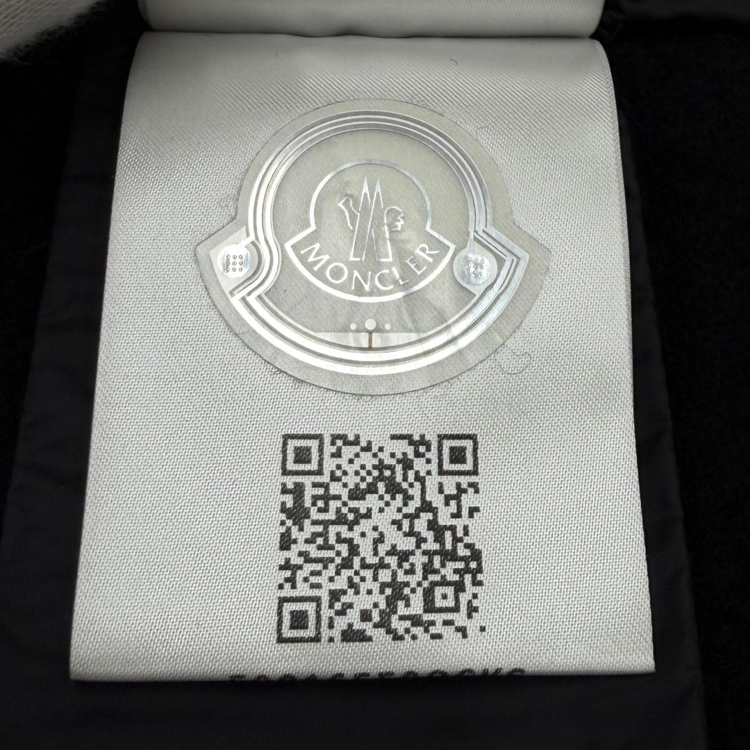 Great MONCLER poncho Logo patch, hooded, color-blocked cape wool J20933G00025