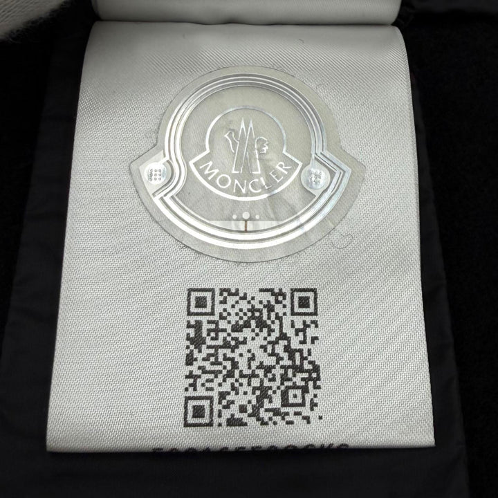 Great MONCLER poncho Logo patch, hooded, color-blocked cape wool J20933G00025