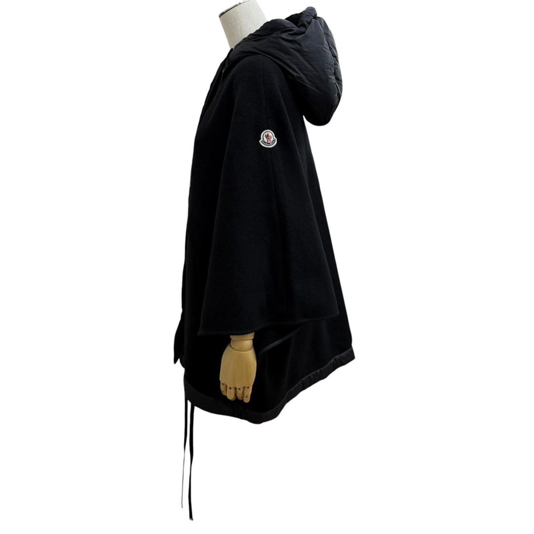 Great MONCLER poncho Logo patch, hooded, color-blocked cape wool J20933G00025