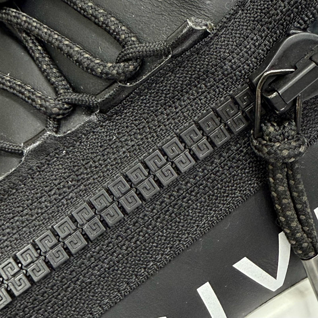 Discounted Great GIVENCHY sneakers SPECTRE RUNNER Logo Zipline 4G black 42 BH009BH1LL