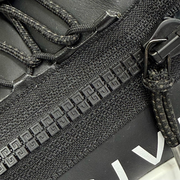 Discounted Great GIVENCHY sneakers SPECTRE RUNNER Logo Zipline 4G black 42 BH009BH1LL