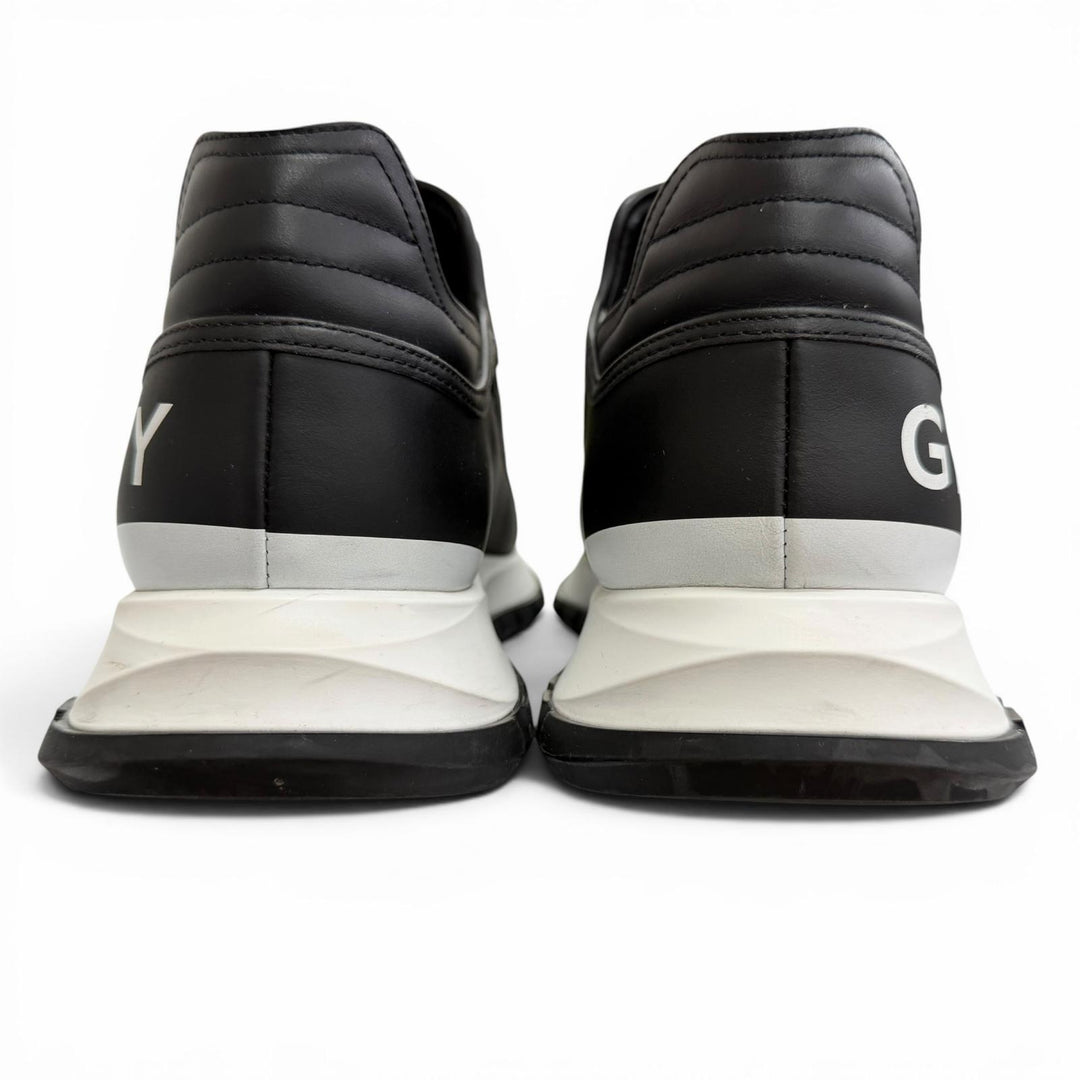 Discounted Great GIVENCHY sneakers SPECTRE RUNNER Logo Zipline 4G black 42 BH009BH1LL