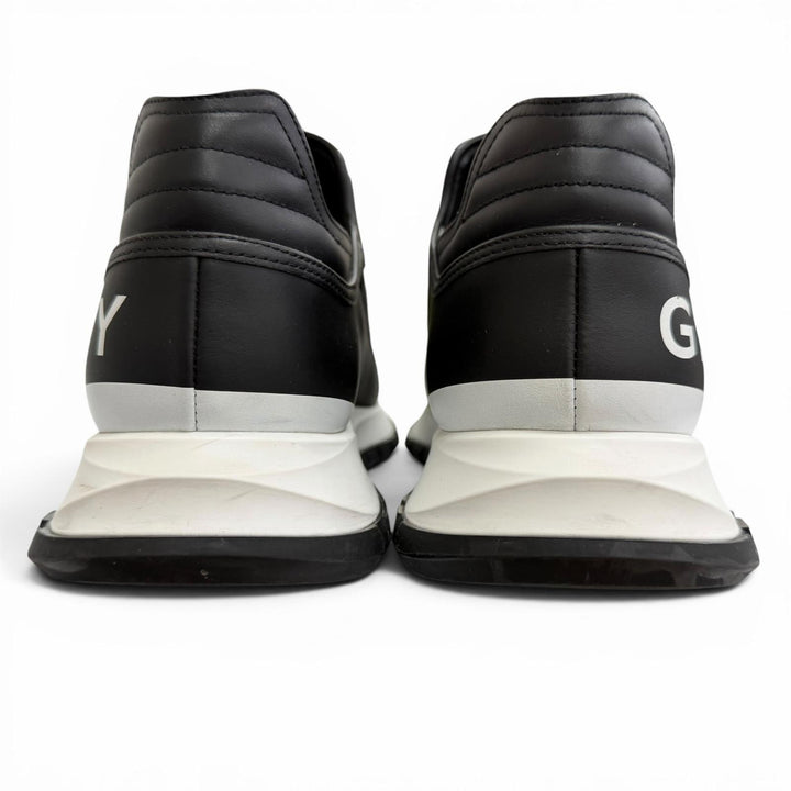 Discounted Great GIVENCHY sneakers SPECTRE RUNNER Logo Zipline 4G black 42 BH009BH1LL