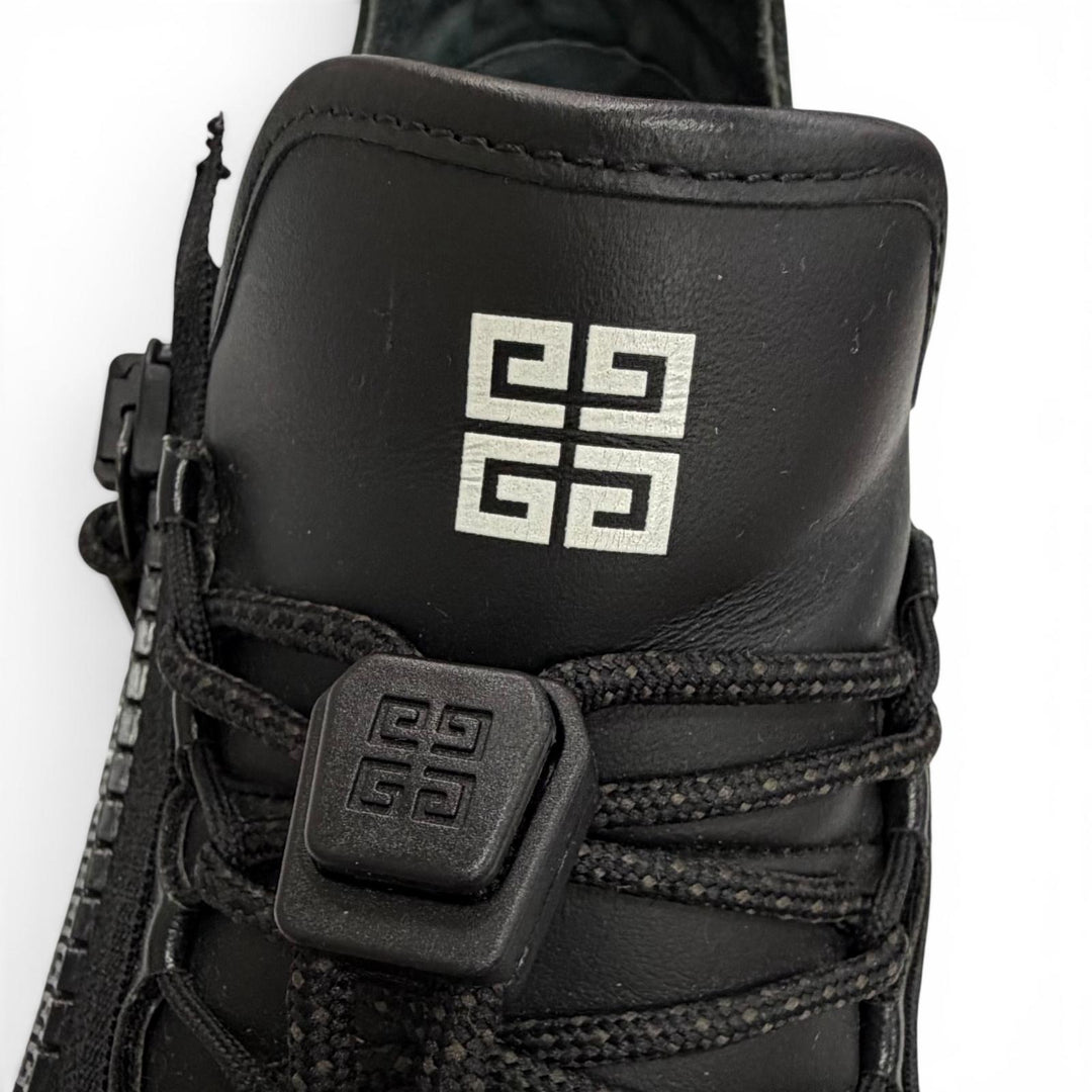 Discounted Great GIVENCHY sneakers SPECTRE RUNNER Logo Zipline 4G black 42 BH009BH1LL