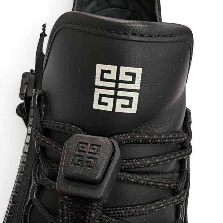 Discounted Great GIVENCHY sneakers SPECTRE RUNNER Logo Zipline 4G black 42 BH009BH1LL