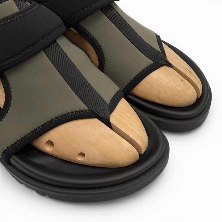 Pristine HERMES Sandals Giorno Leather accents