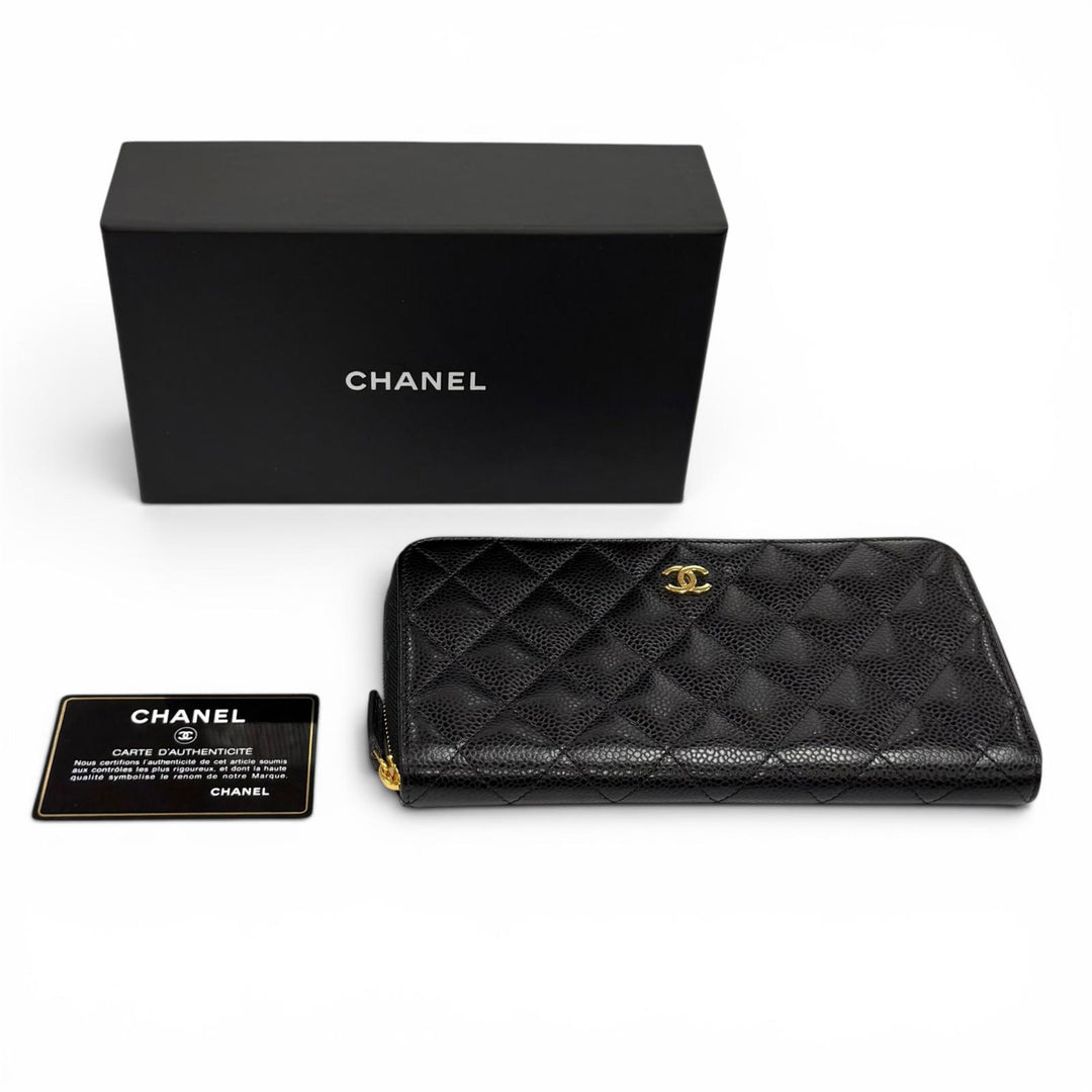 Very Good CHANEL Purse black Caviar skin Women AP0242