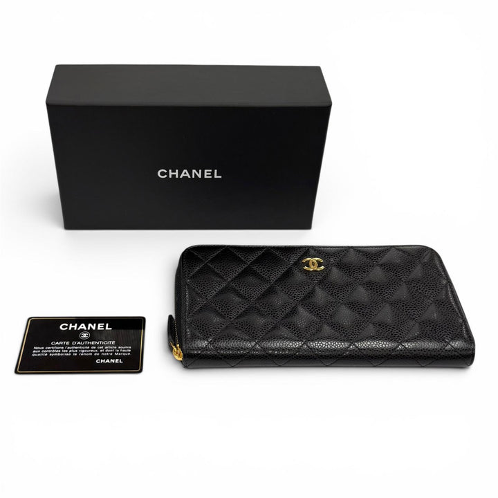 Very Good CHANEL Purse black Caviar skin Women AP0242