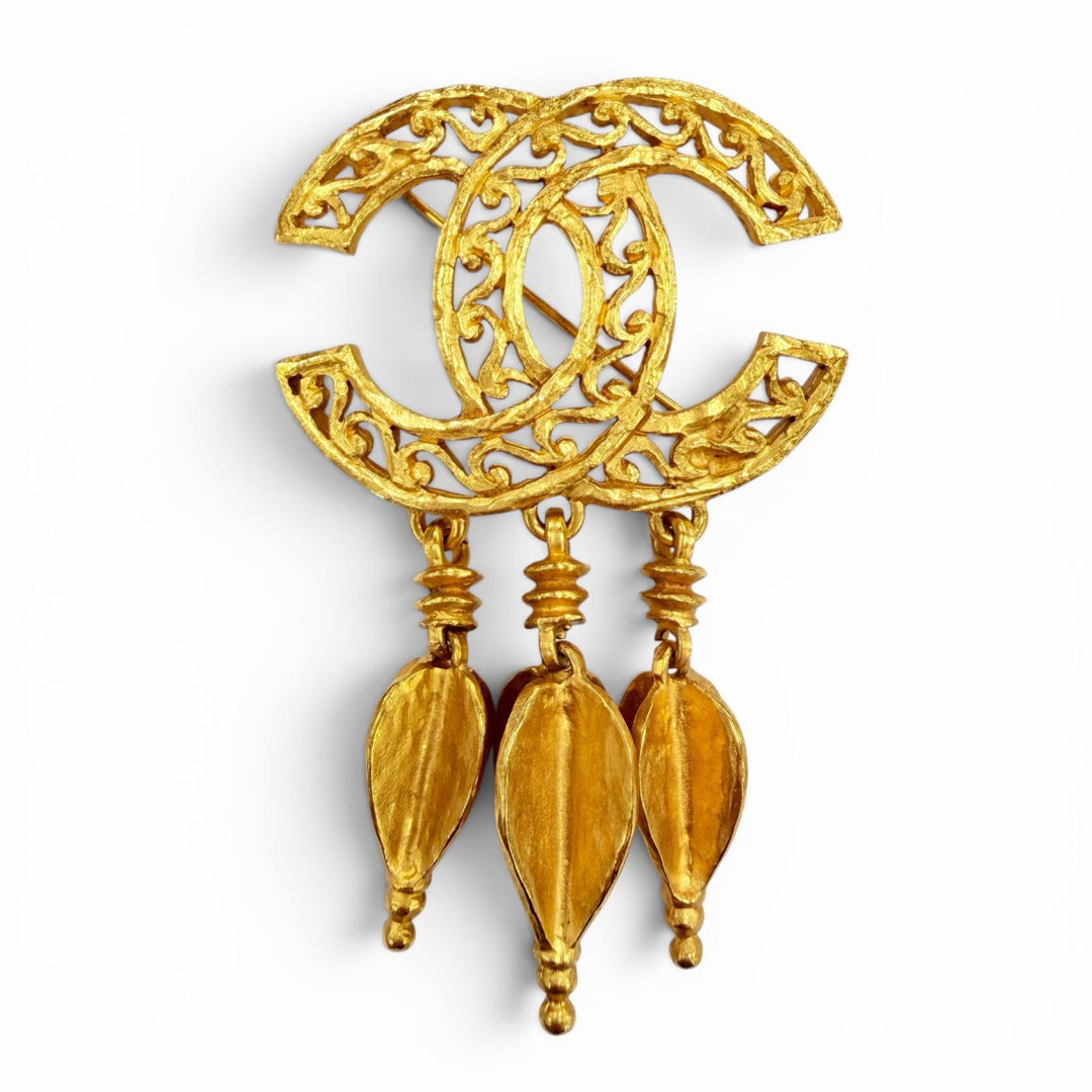 Excellent CHANEL Brooch COCO Mark with fringe gold Women 95A