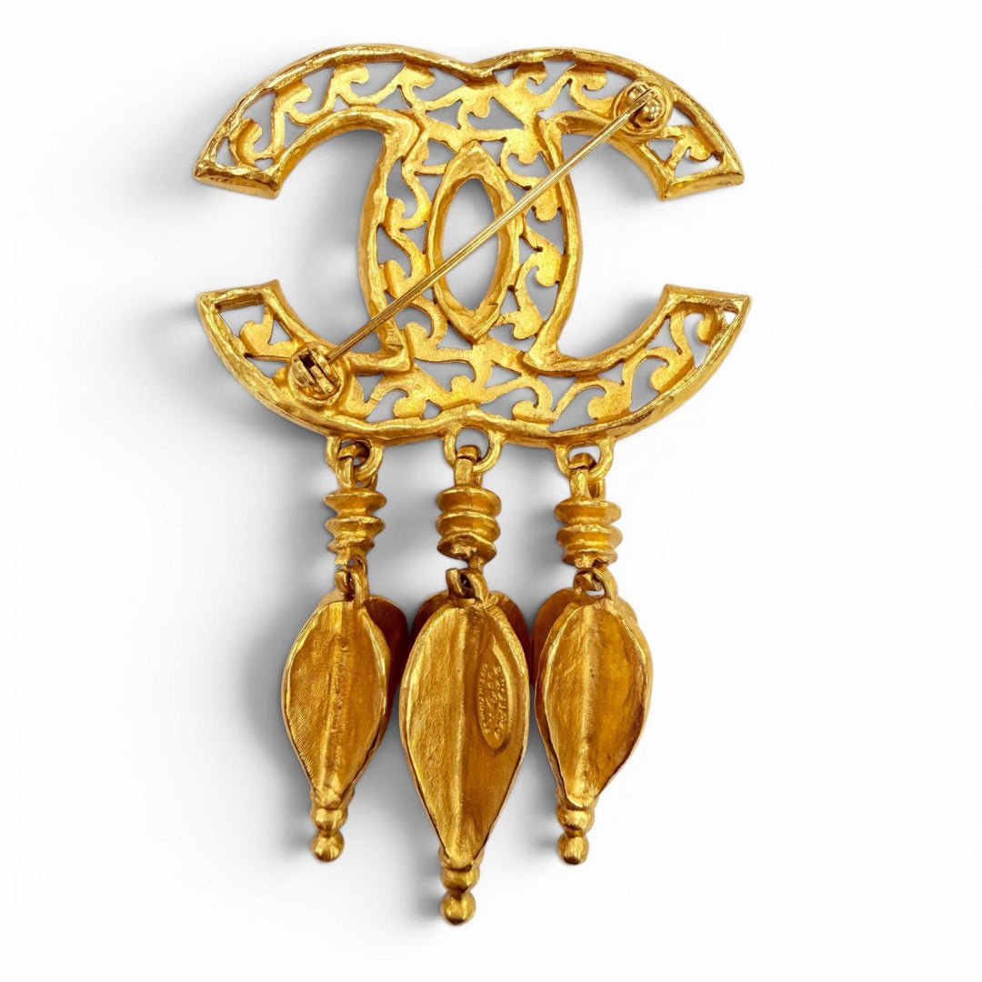 Excellent CHANEL Brooch COCO Mark with fringe gold Women 95A