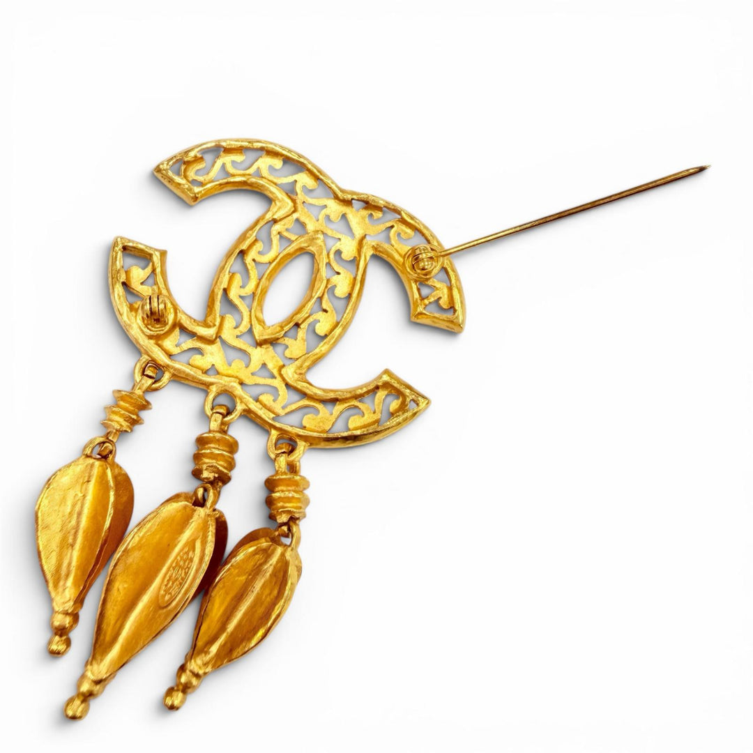 Excellent CHANEL Brooch COCO Mark with fringe gold Women 95A