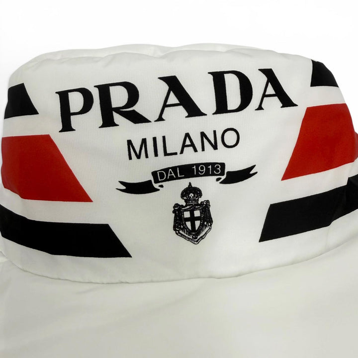 Excellent PRADA NYLON PADDED HAT Logo design, padded bucket hat white M 1HC248