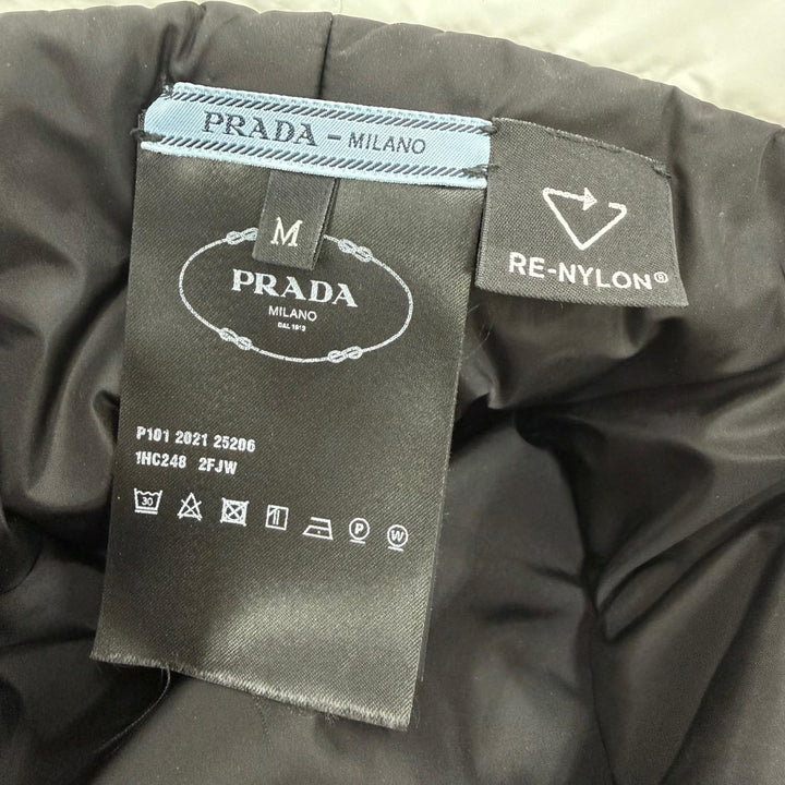Excellent PRADA NYLON PADDED HAT Logo design, padded bucket hat white M 1HC248